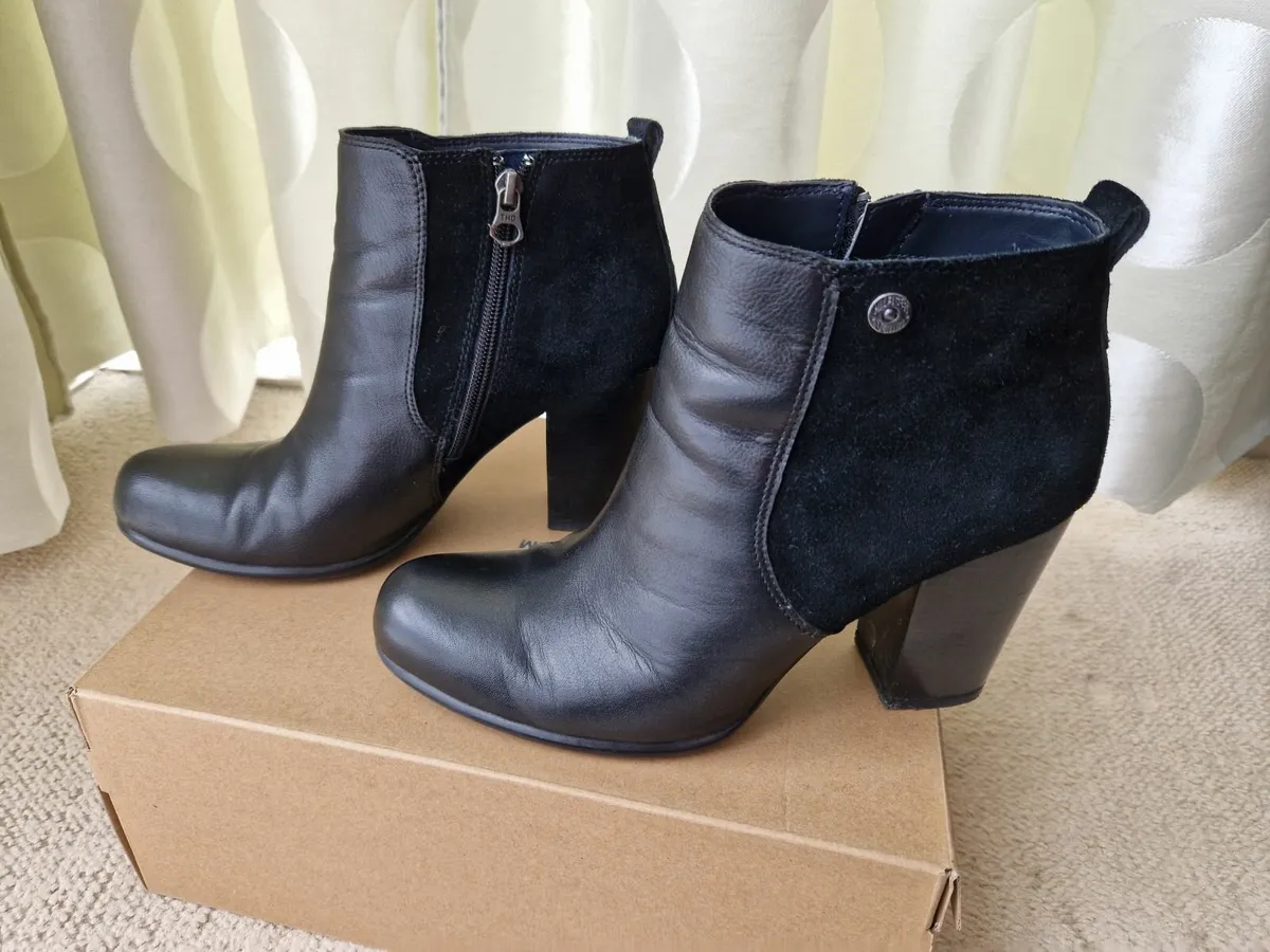 Genuine Tommy Hilfiger Ankle Boots UK7 - Image 3
