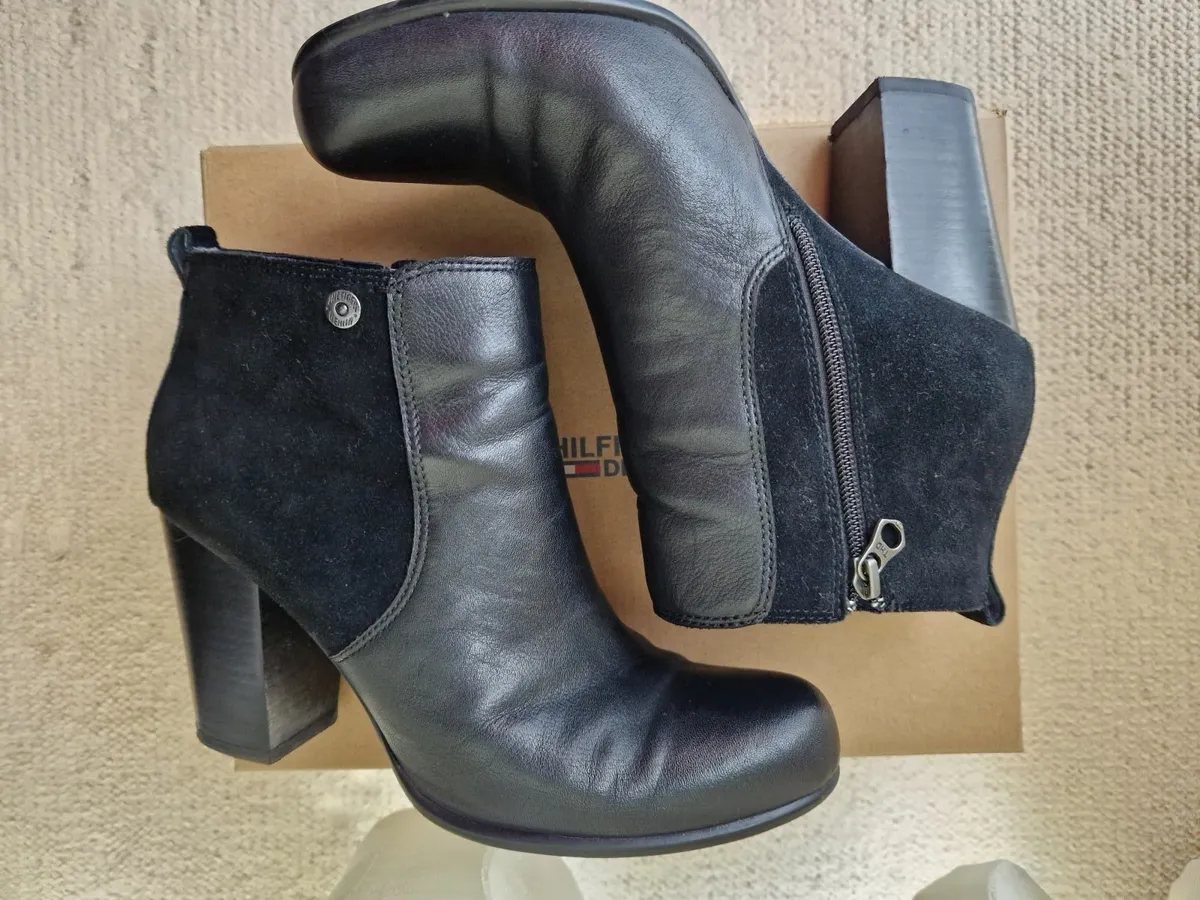 Genuine Tommy Hilfiger Ankle Boots UK7 - Image 1