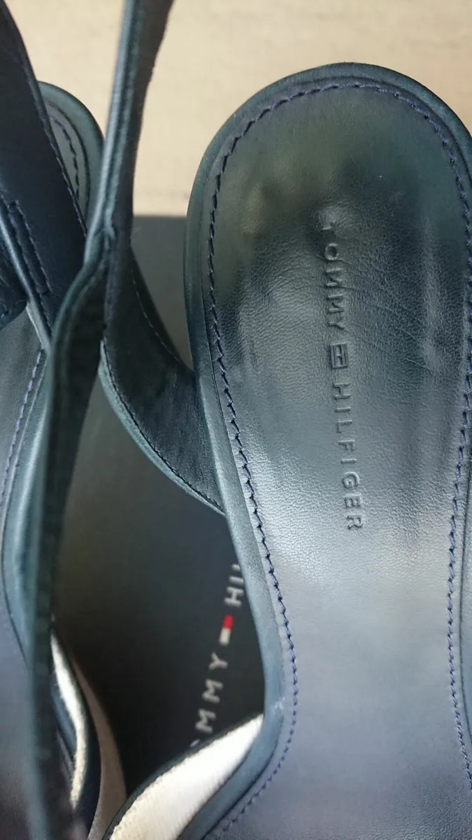 Genuine Tommy Hilfiger Sandal Heels UK7 - Image 3