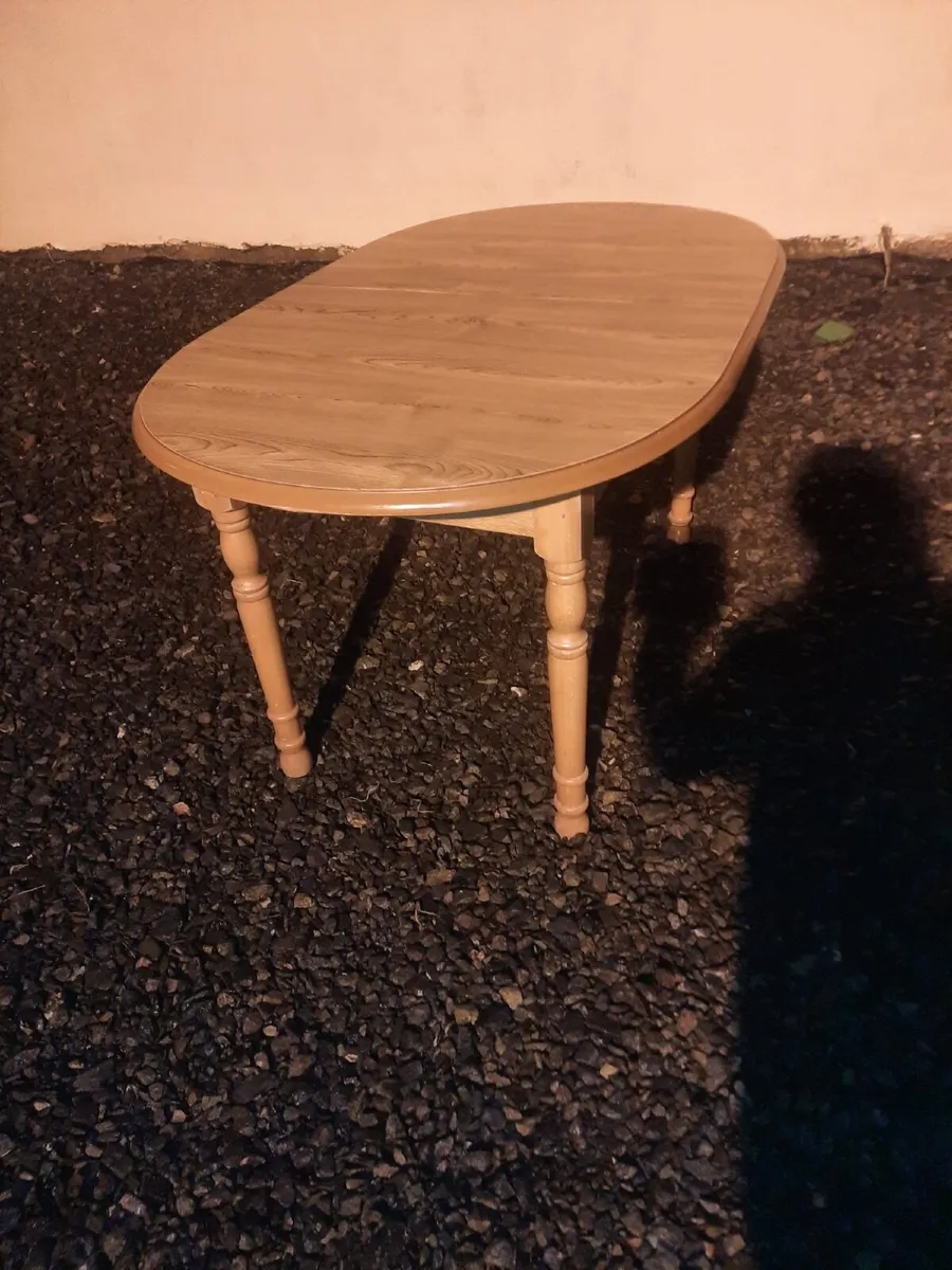 Kitchen table - Image 1