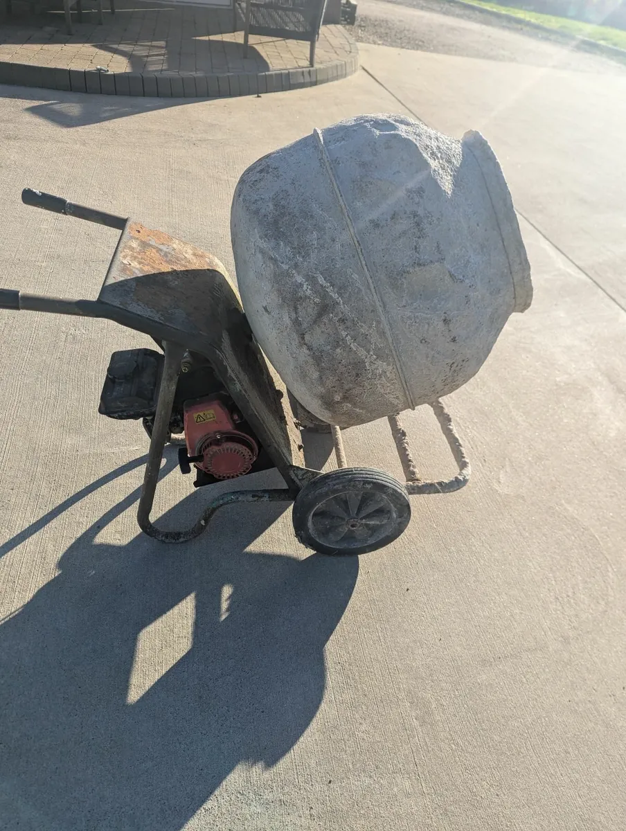 Petrol cement mixer - Image 1