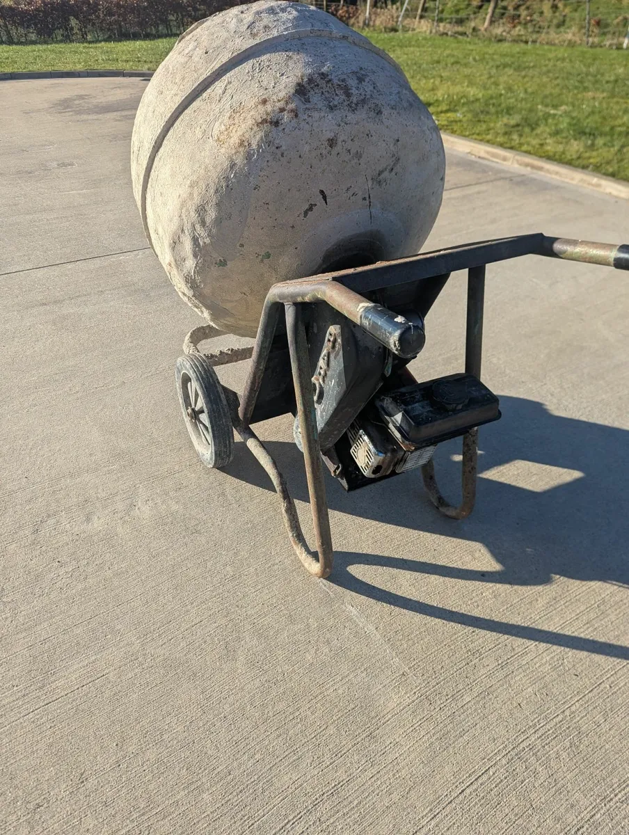 Petrol cement mixer - Image 2