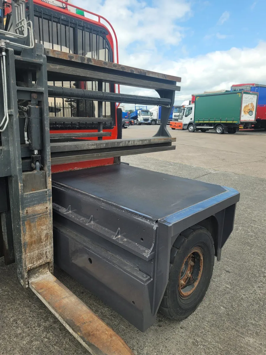 2017 VALMAR Side Loading Forklift 6ton lift Low Hr - Image 3