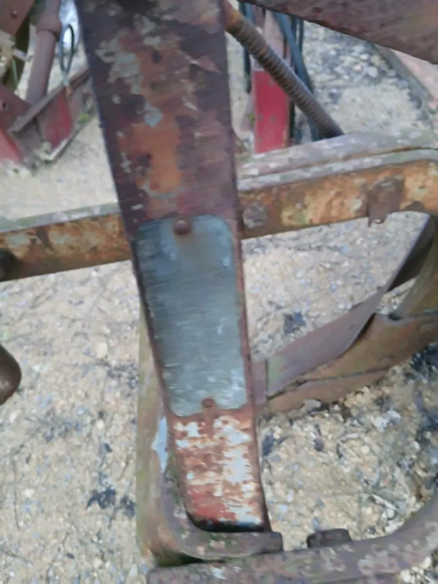 Ferguson 3 furrow plough - Image 2