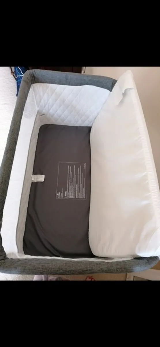 Babylo cozi sleeper and playpen , two I candy orange foot muffs - Image 2