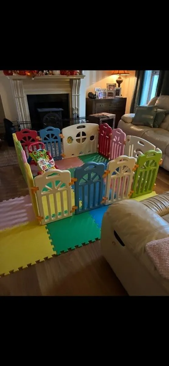 Babylo cozi sleeper and playpen , two I candy orange foot muffs - Image 3