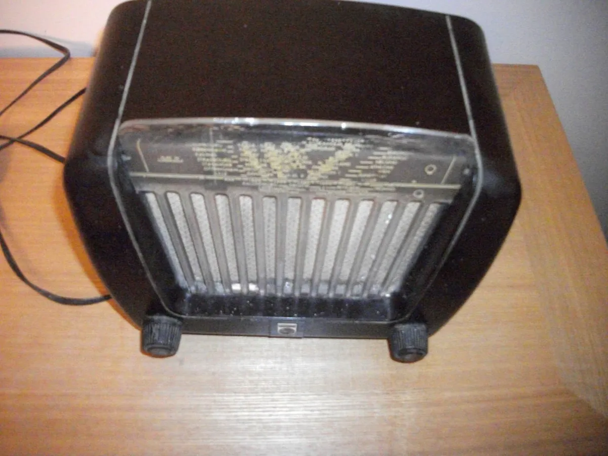 Bakelite Valve Radio - Image 1