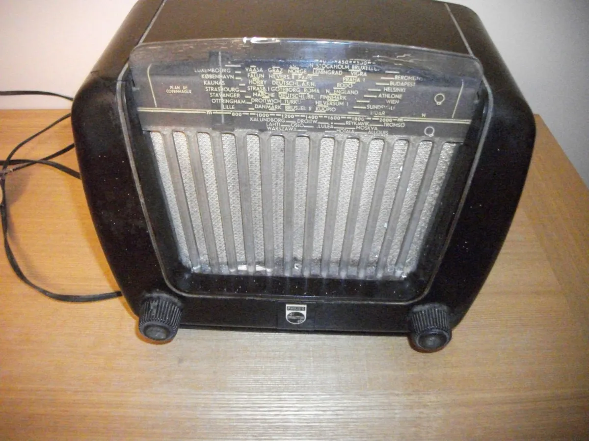 Bakelite Valve Radio - Image 2