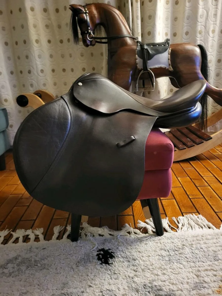 Berney Bros 18" GP Saddle - Image 1