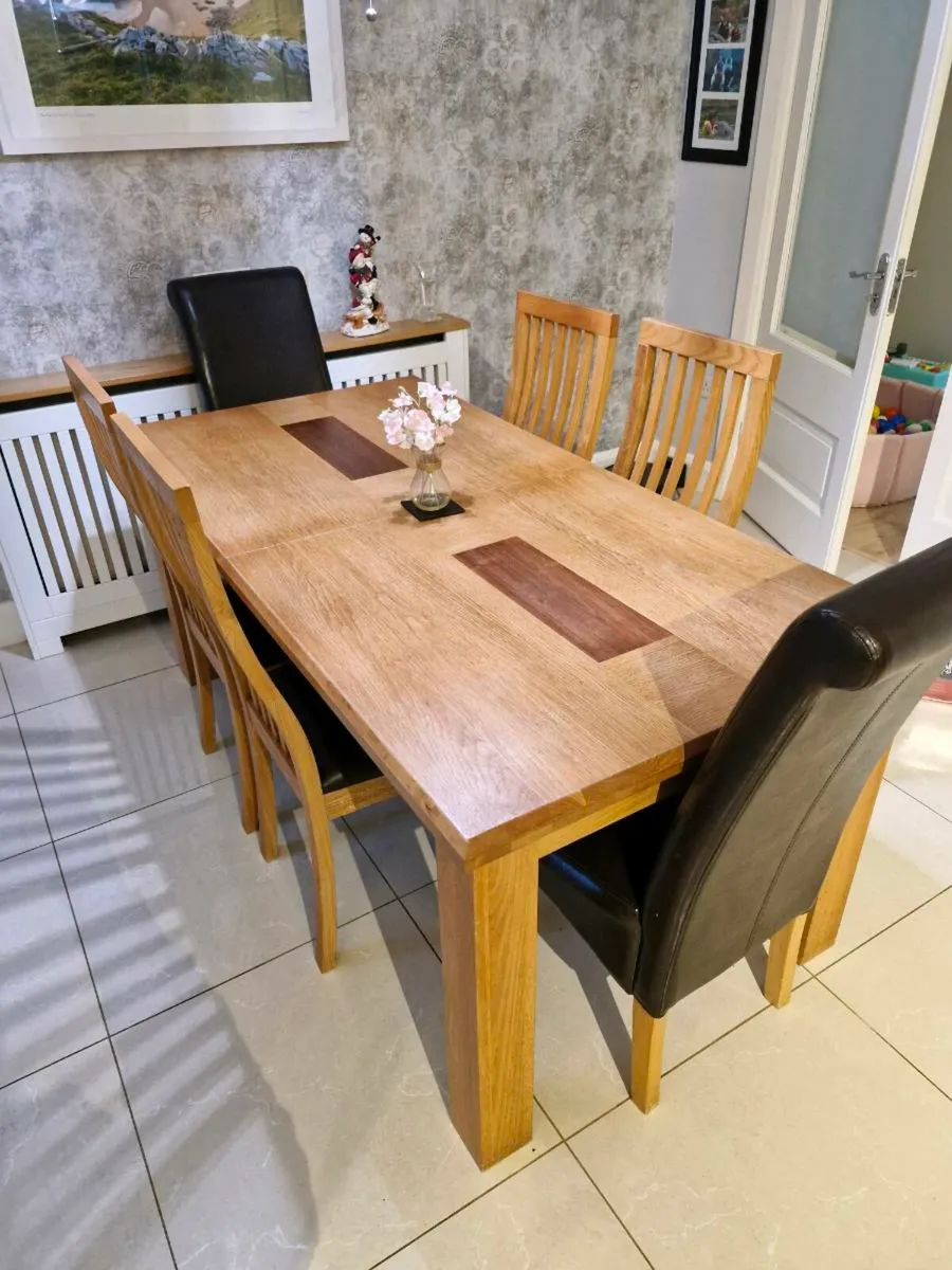 Dining table - Image 1