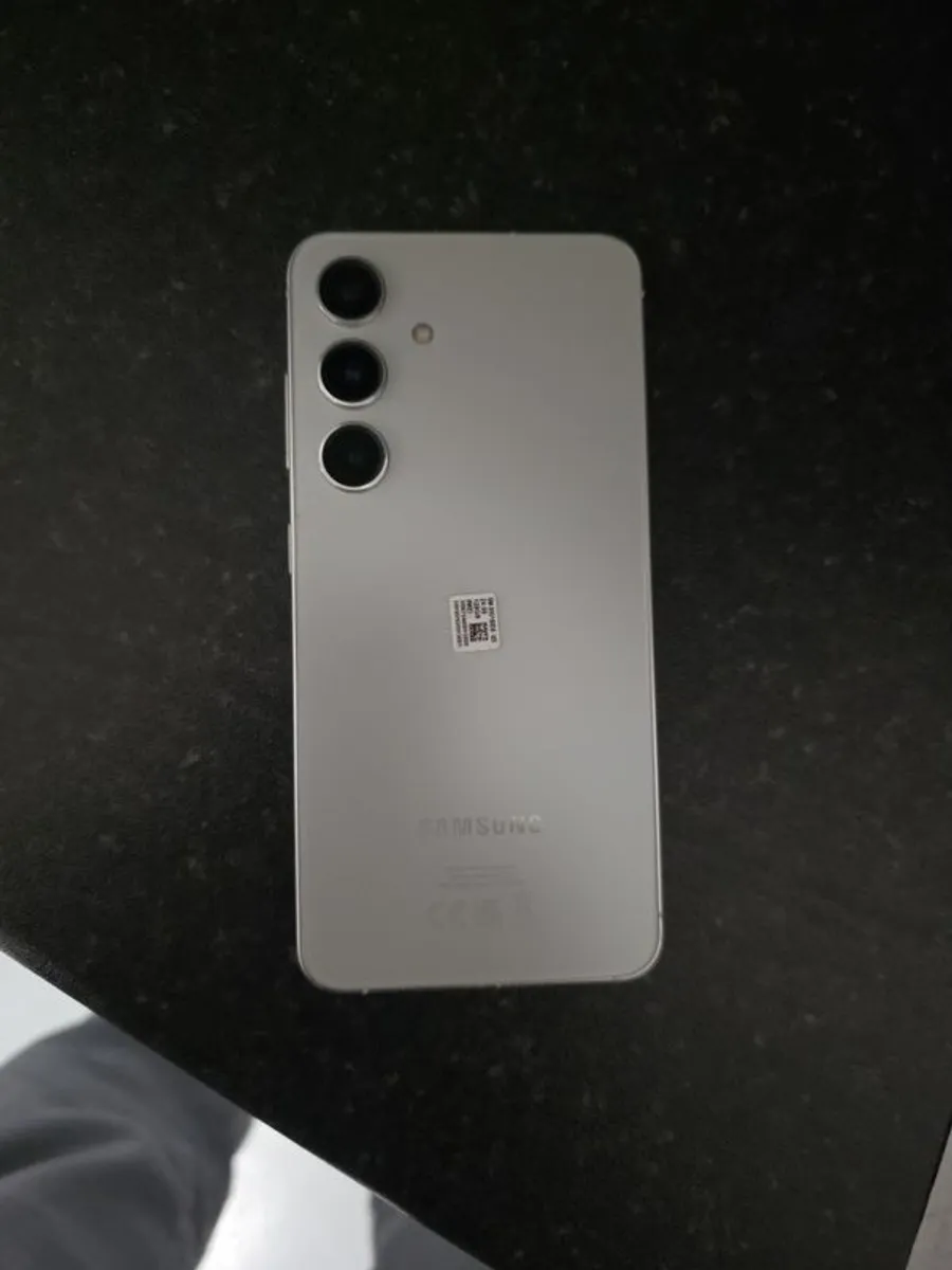 Samsung S24 - Image 4