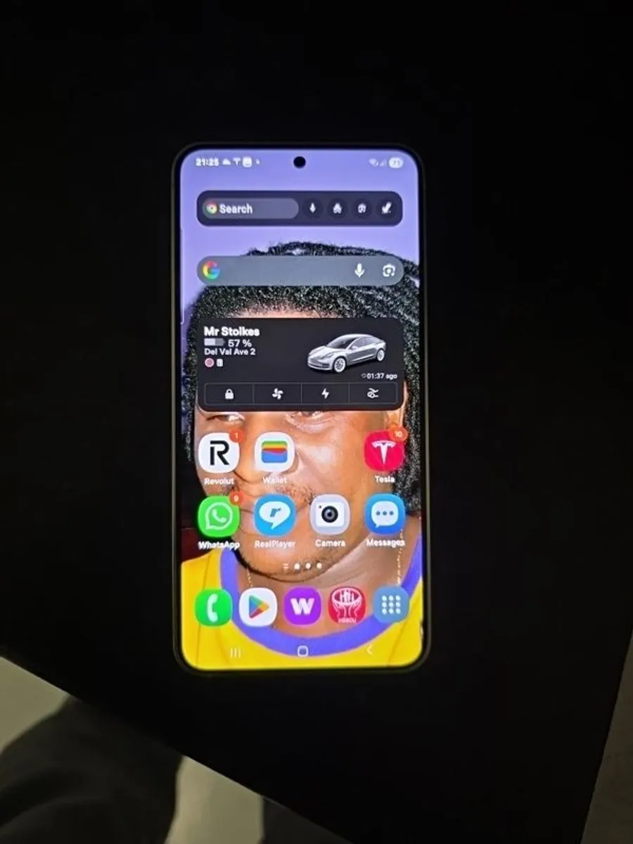 Samsung S24 - Image 1