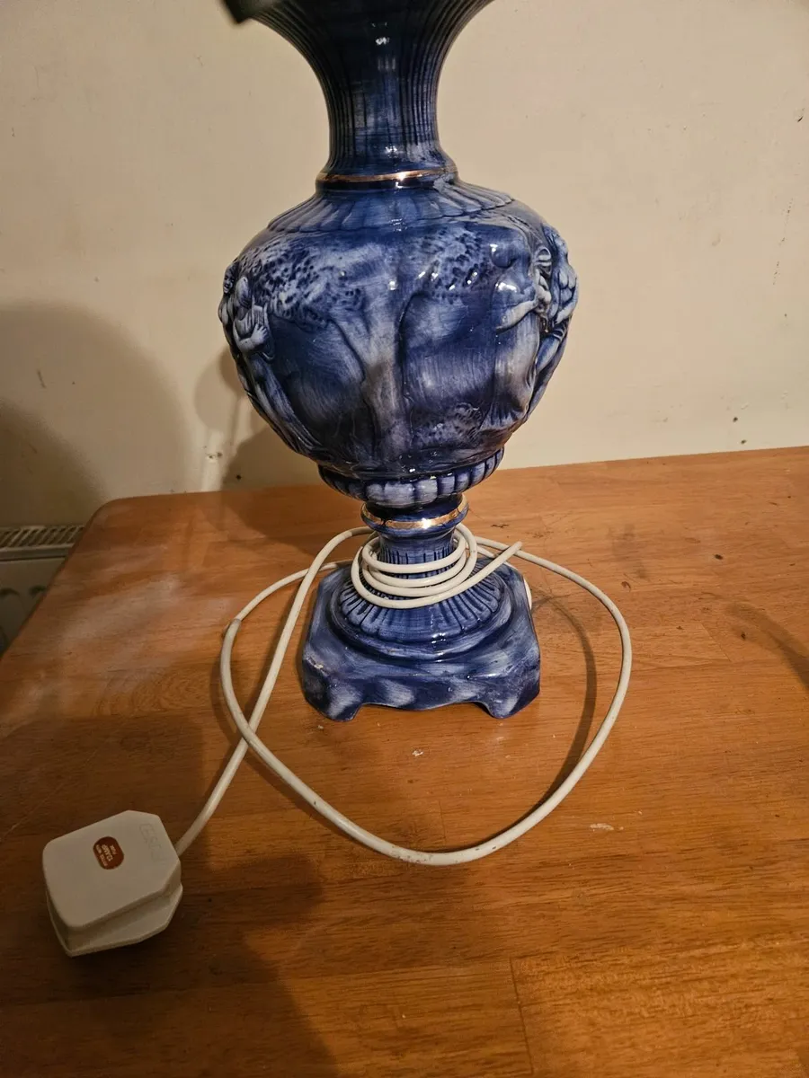 Vintage Looking Lamp - Image 4