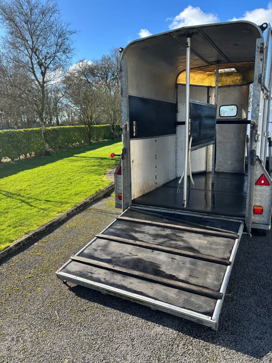 505 horse box - Image 2