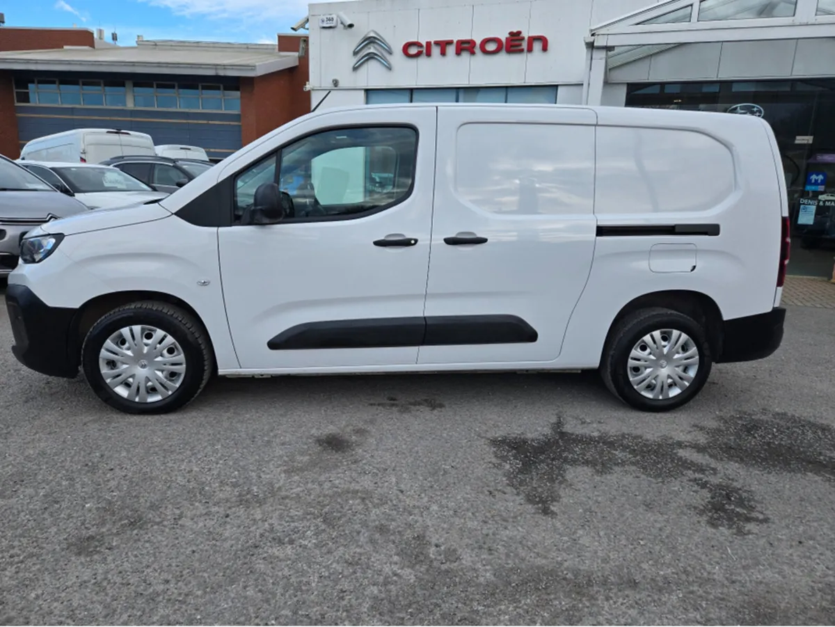 Citroen Berlingo LX PLUS BLUEHDI 100 LWB 1.0T M - Image 2