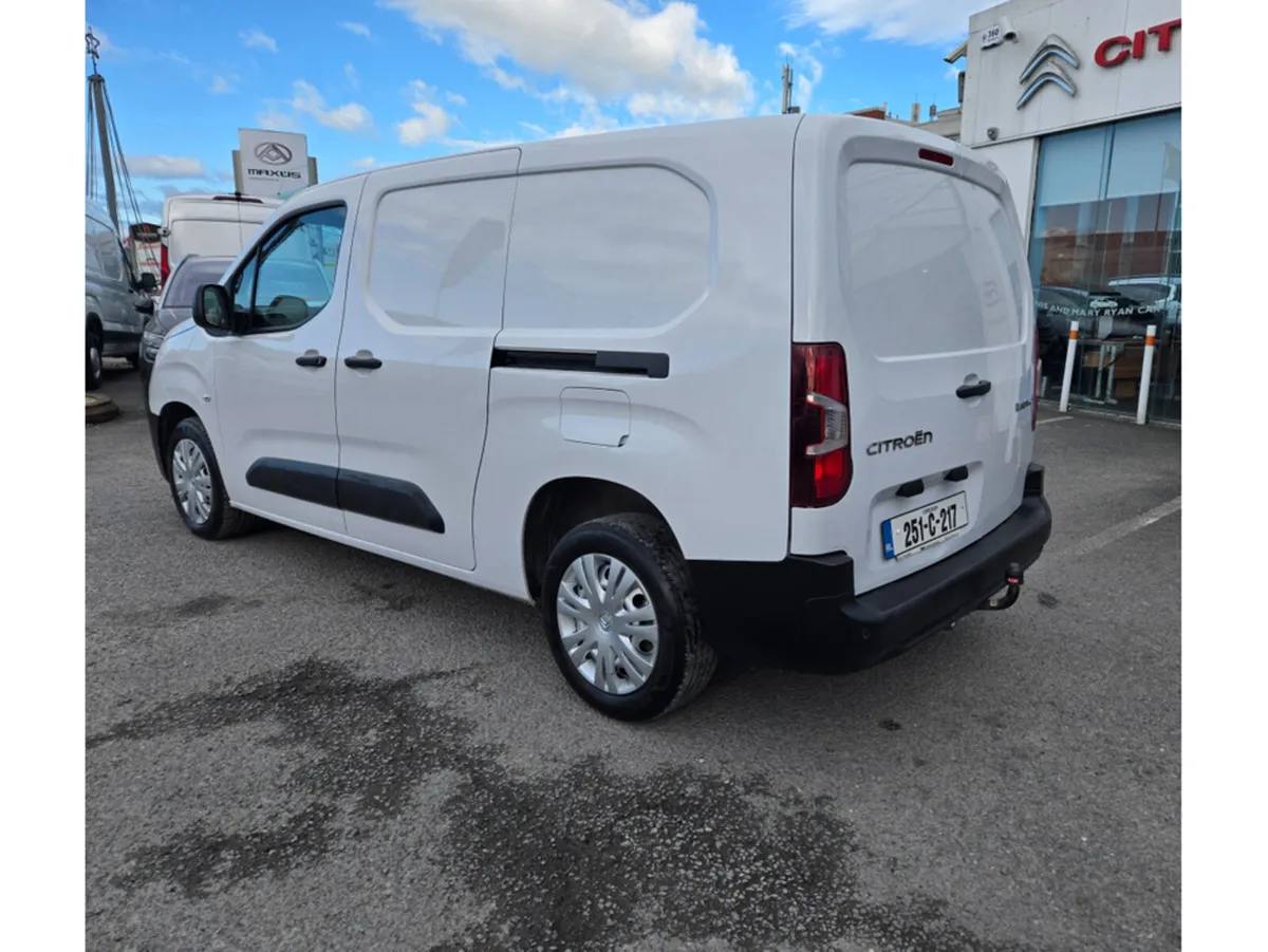 Citroen Berlingo LX PLUS BLUEHDI 100 LWB 1.0T M - Image 3