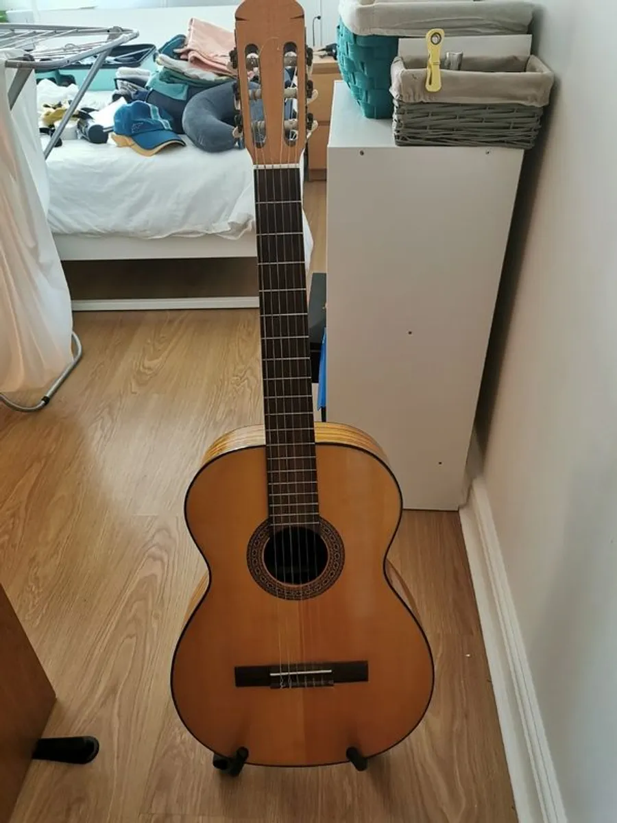 Classic guitar - Image 1