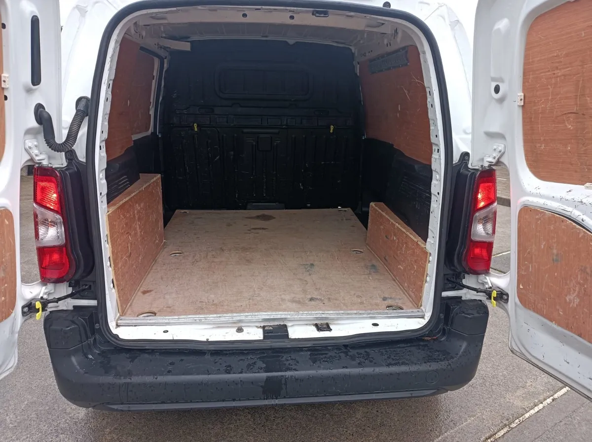 Opel Combo 2021 - Image 2