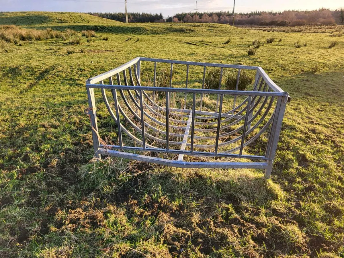 CRADLE SHEEP FEEDERS - Image 2