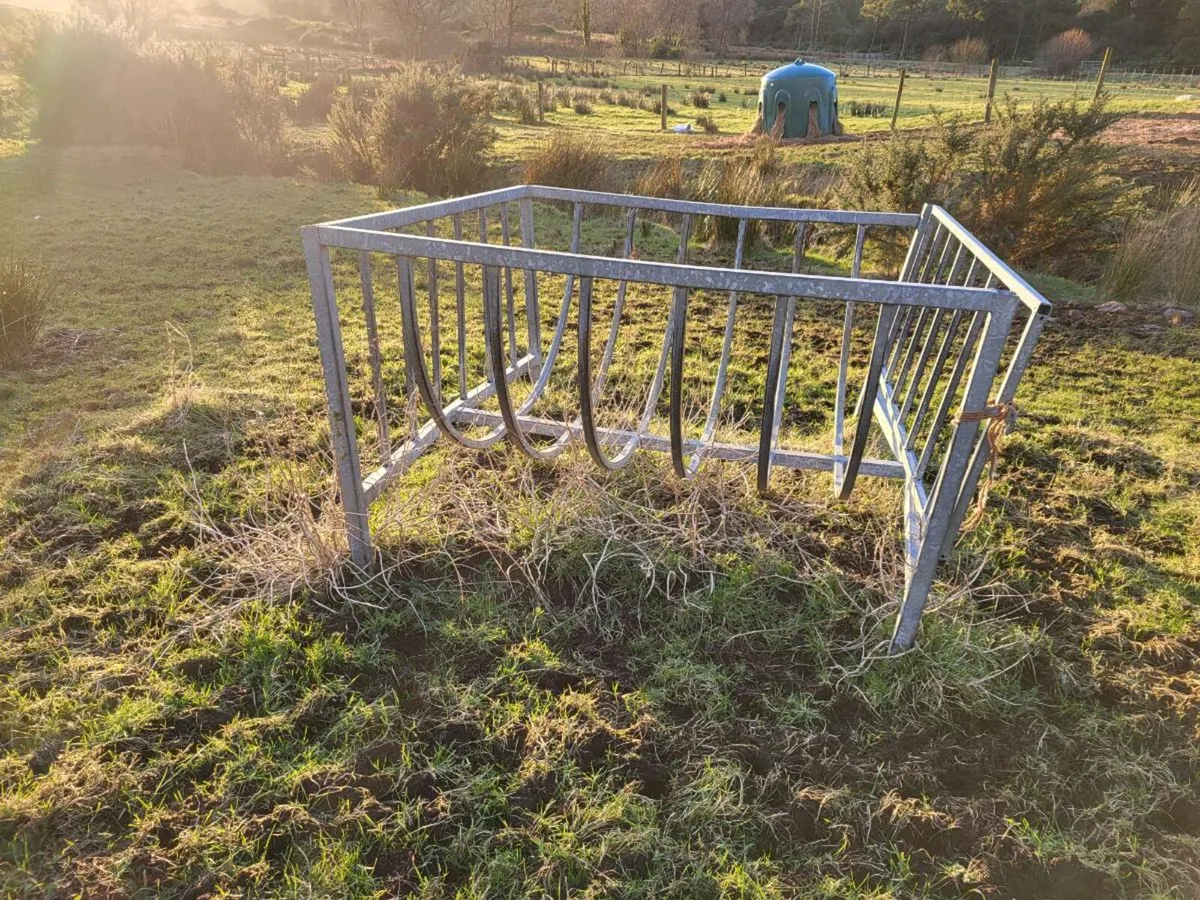 CRADLE SHEEP FEEDERS - Image 1