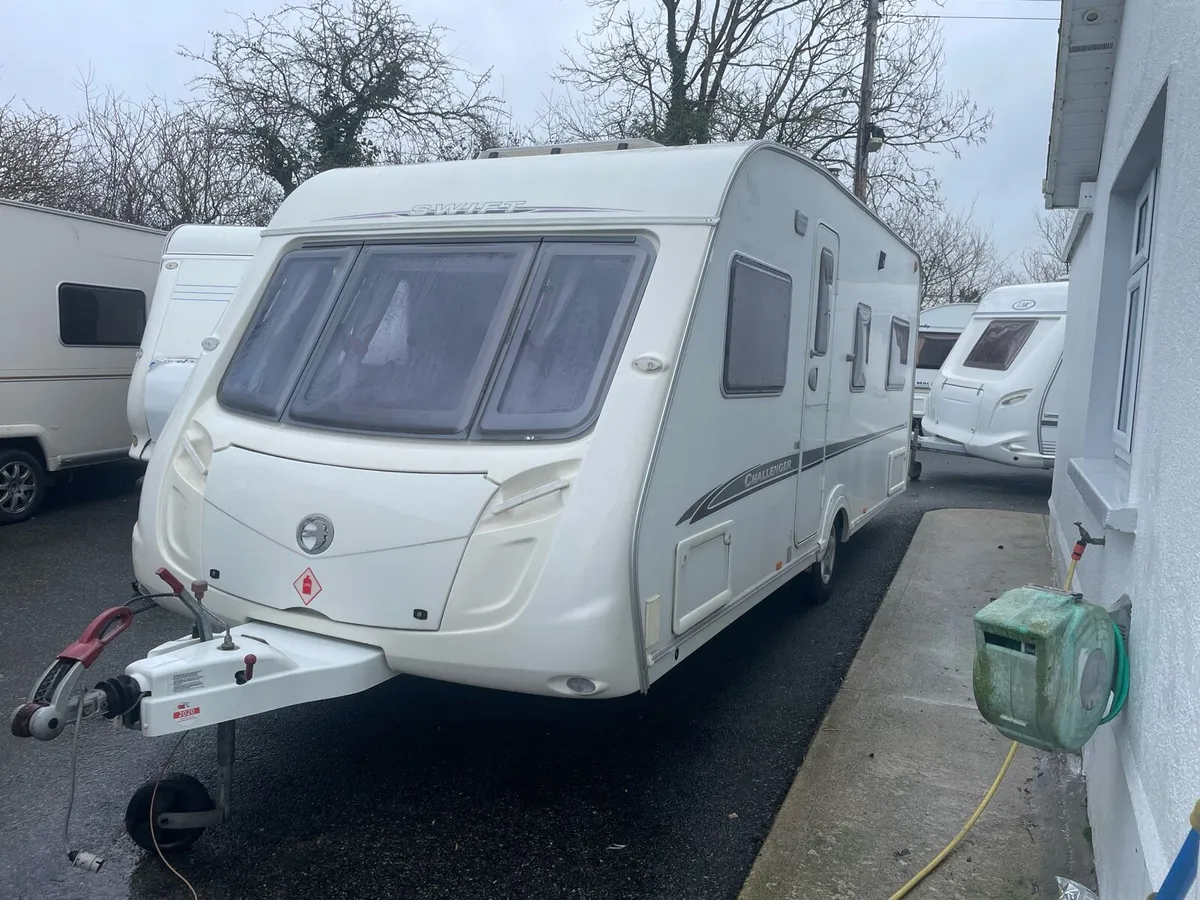 4 birth  Fixed bed caravan - Image 1