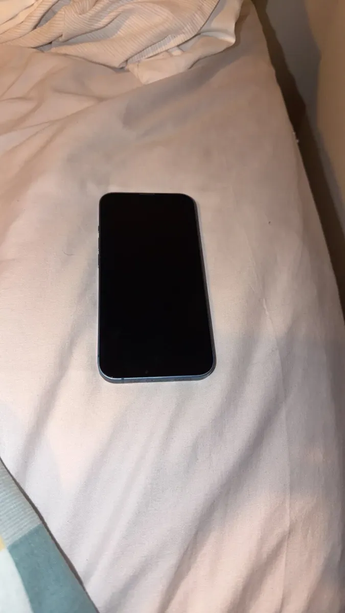iPhone 13 128gb (UNLOCKED) - Image 1