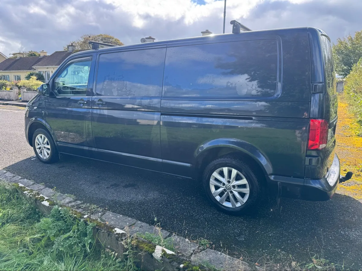 Volkswagen Transporter 2022 - Image 2