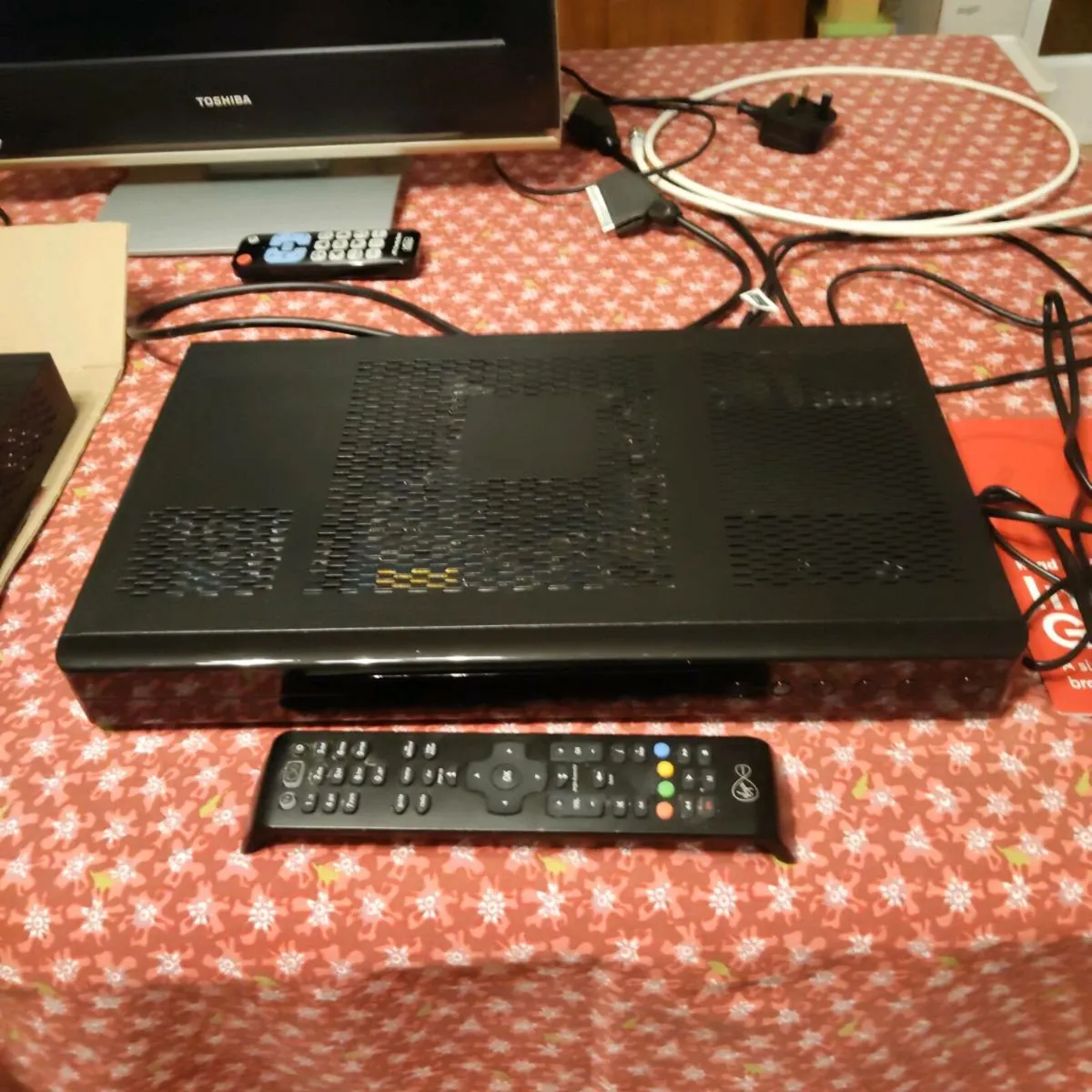20" Toshiba TV+NEW Digital box - Image 3