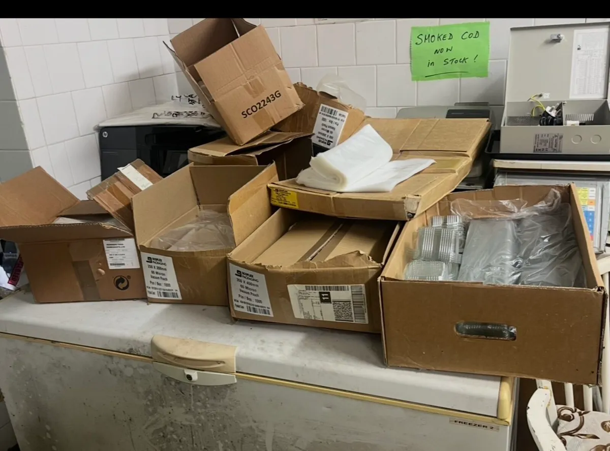 Various plastic and vacuum pack bags. - Image 1