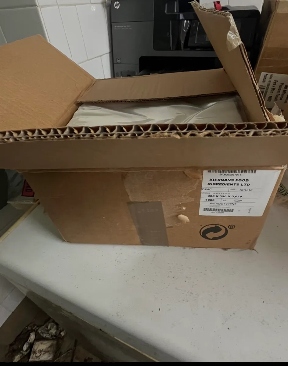 Various plastic and vacuum pack bags. - Image 2