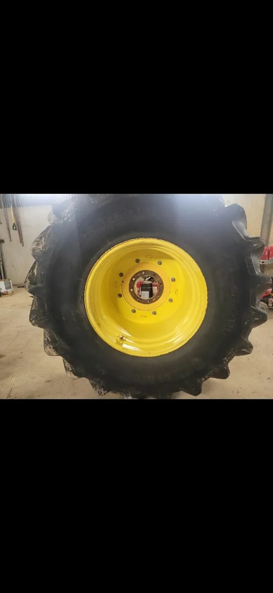 800/65 r 32 - Image 1