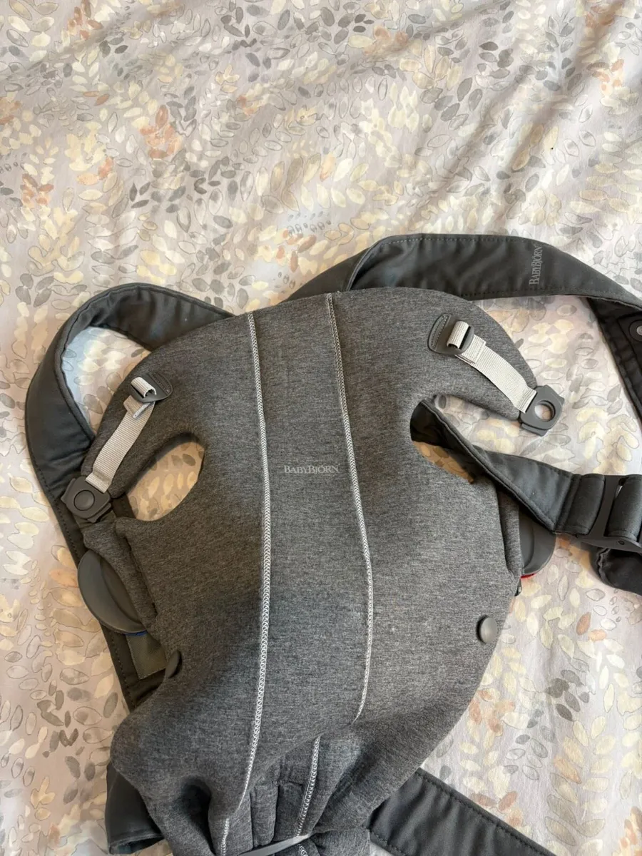 BabyBjörn baby carrier - Image 1