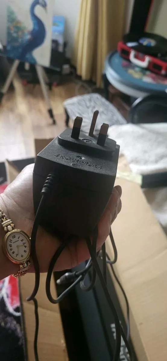 Keyboard and stool - Image 4