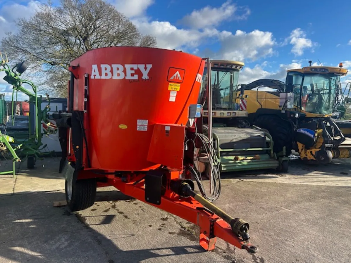 Abbey VF1000 tub feeder - Image 1