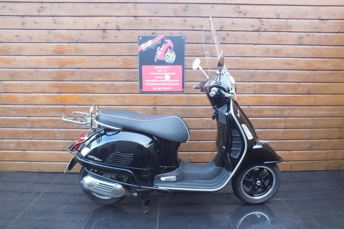 2020 Piaggio Vespa 125 (Immaculate, Low Miles) - Image 1