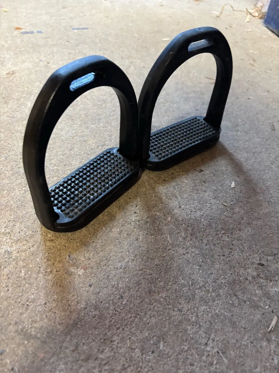 Stirrups - Image 2