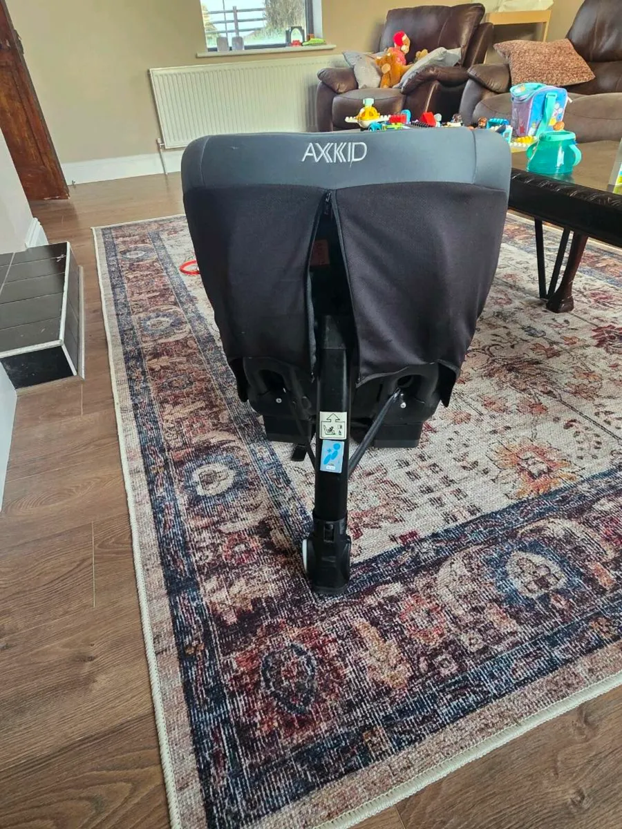 Axkid Move with tether straps for sale - Image 3