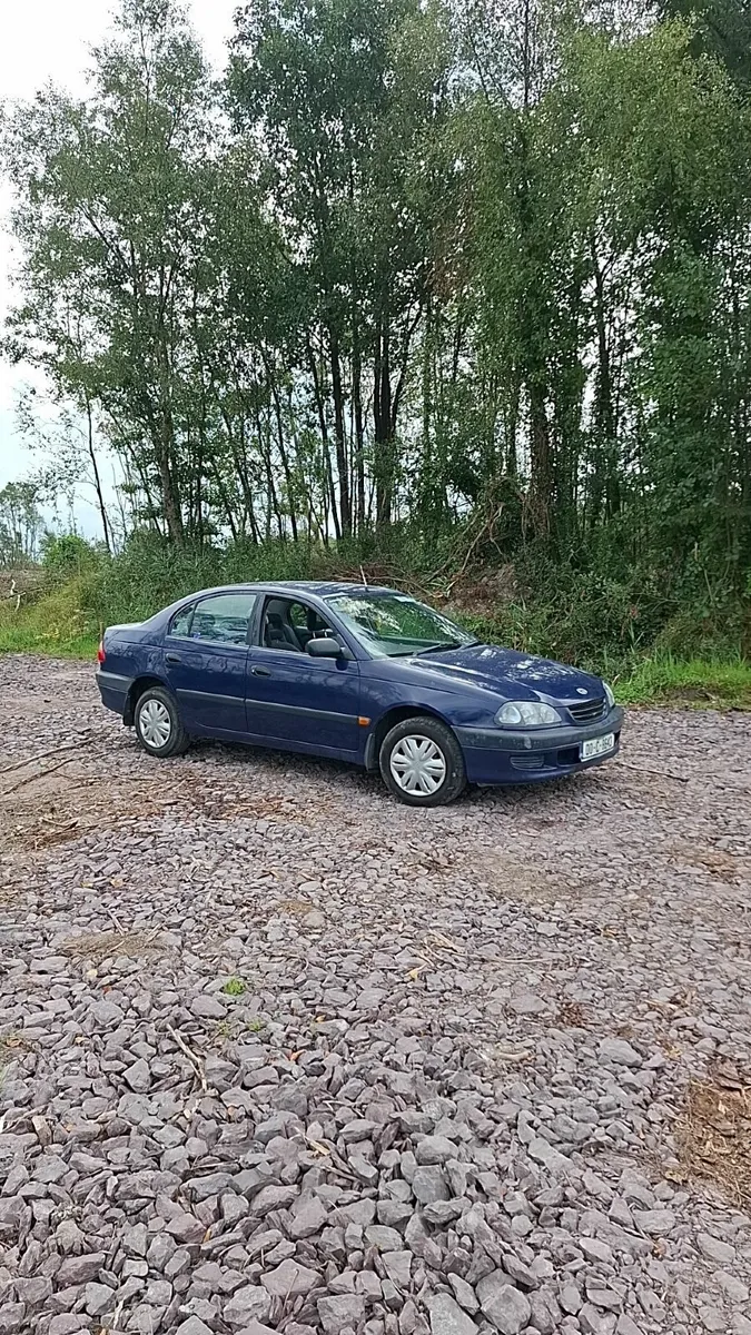 Toyota Avensis 2000 - Image 1