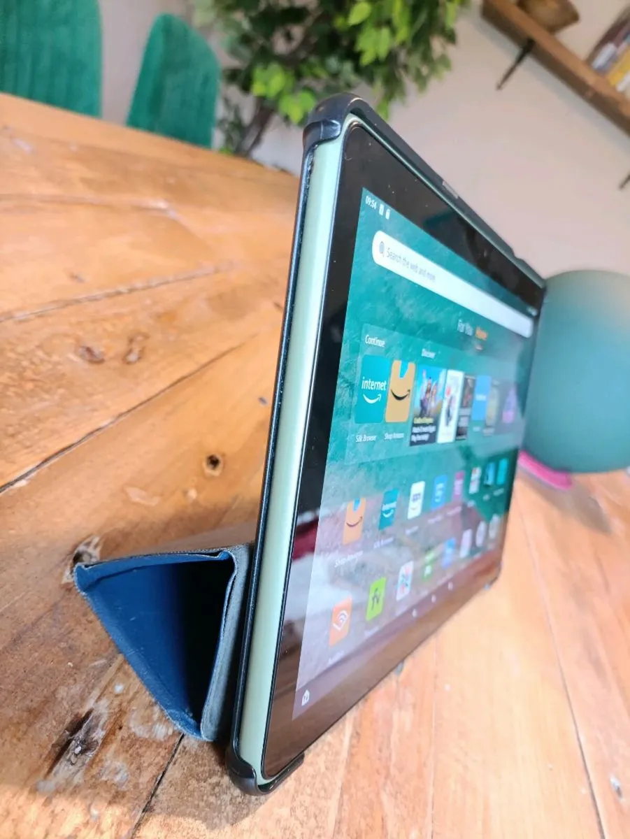 Amazon Kindle Fire HD 10 Tablet - Image 2