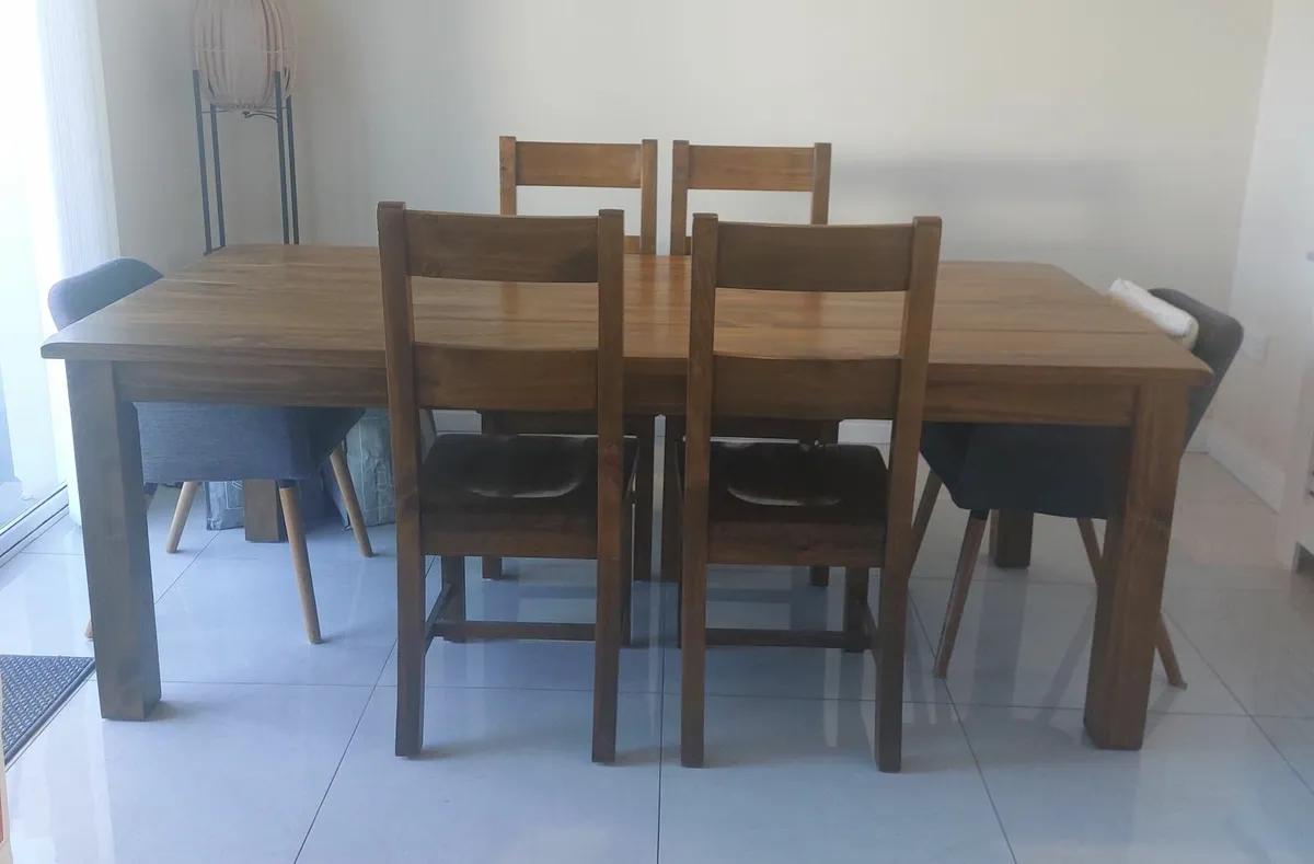 Dining table and 6 chairs - Image 1