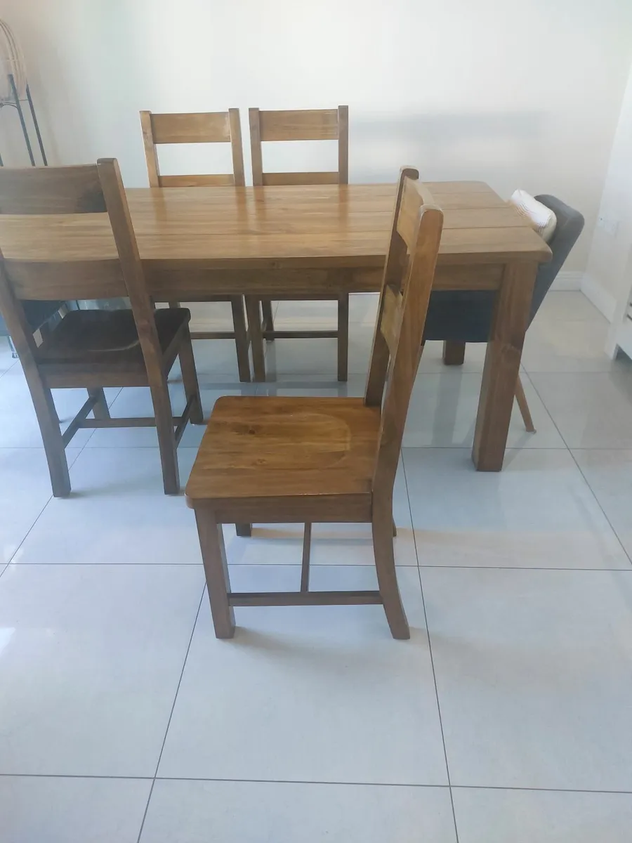 Dining table and 6 chairs - Image 2