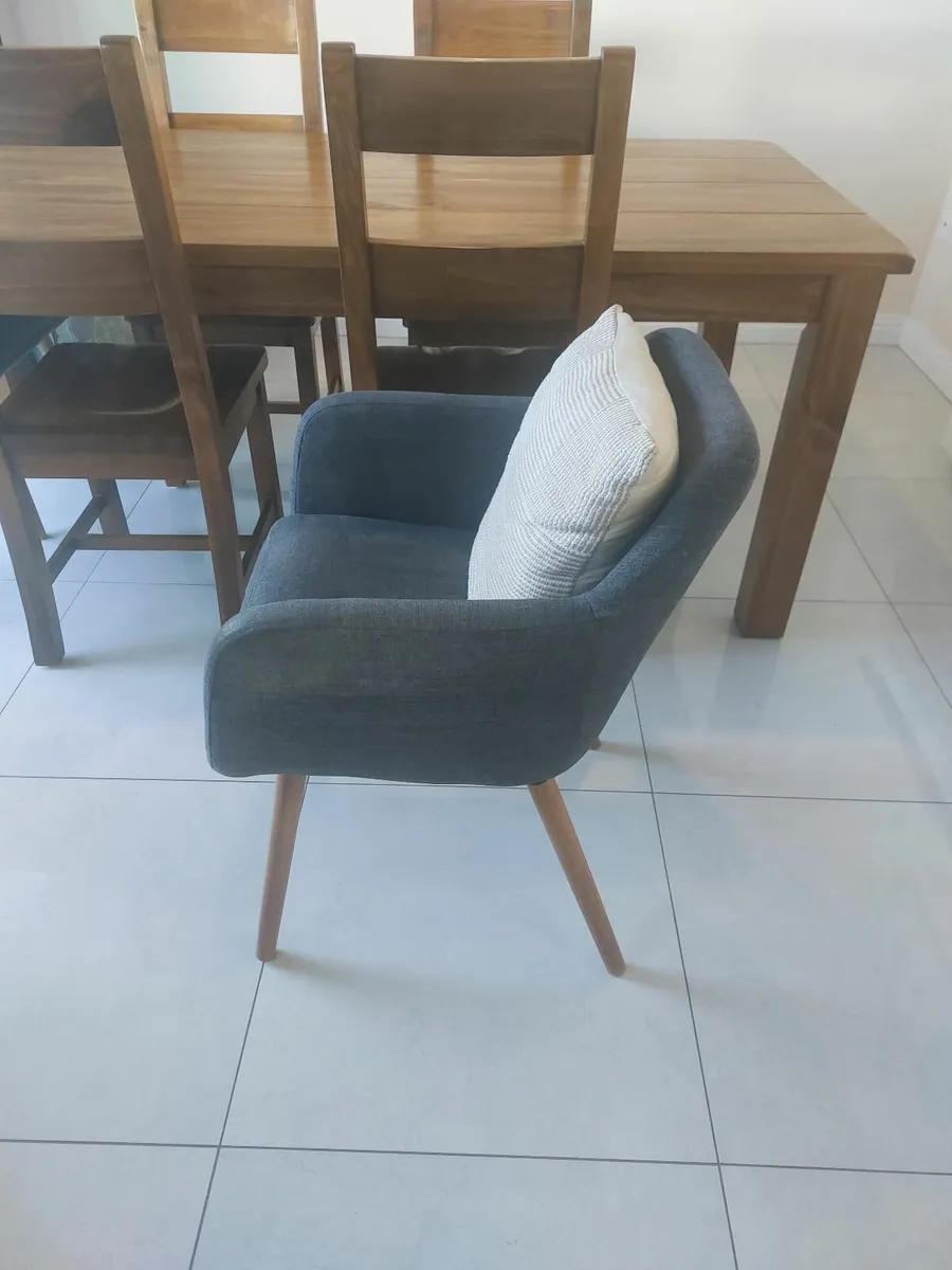 Dining table and 6 chairs - Image 3