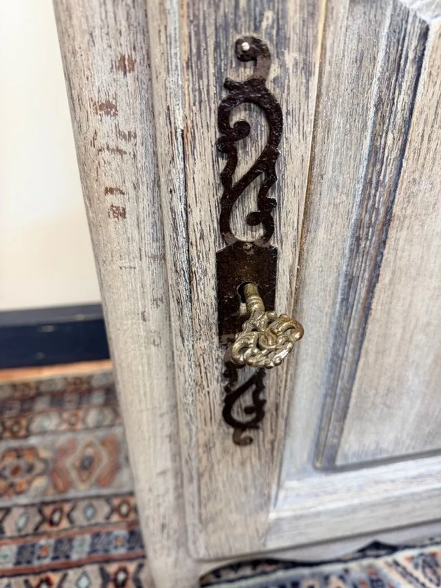 1900s French Bleached & Whitewashed Oak Bedside Table - Image 2