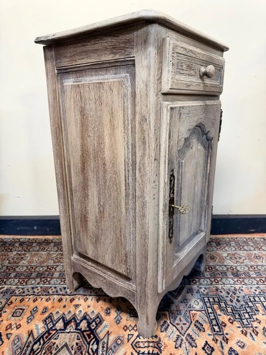 1900s French Bleached & Whitewashed Oak Bedside Table - Image 3