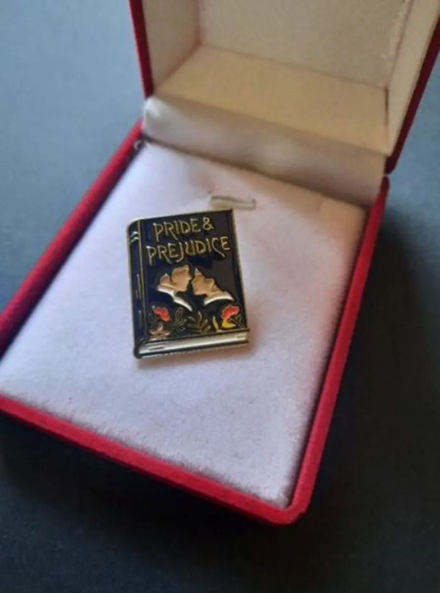 Lapel Pin Pride & Prejudice Jane Austen Romance - Image 2
