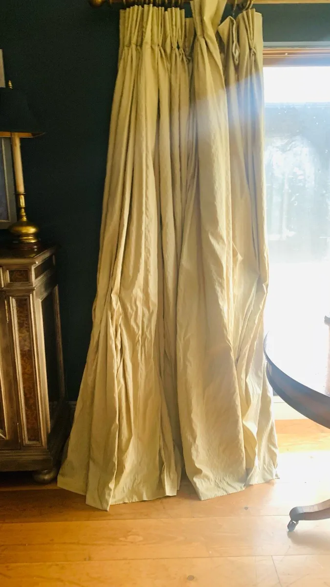 Curtains - Image 4