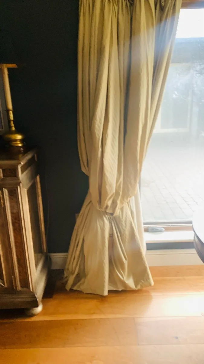 Curtains - Image 1