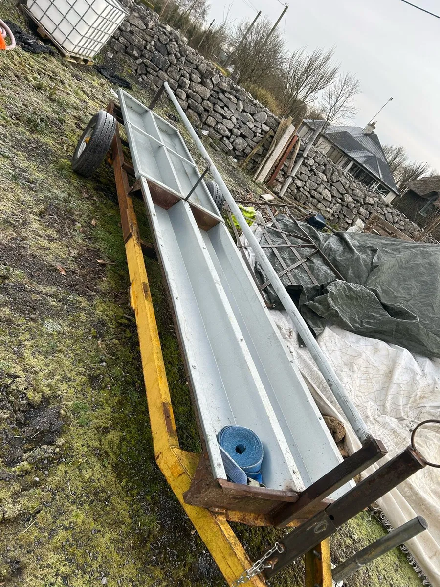 Beet chopper and feeding trailer - Image 4