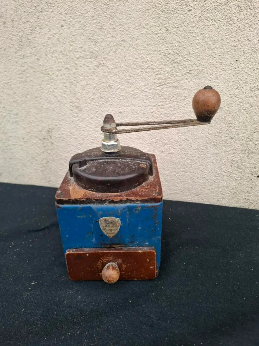 Old peugeot coffee grinder - Image 1