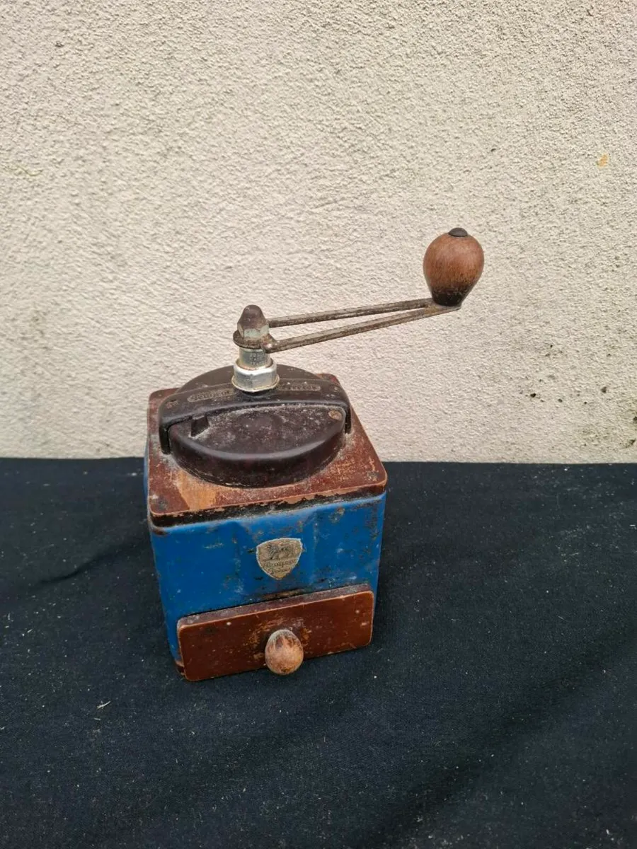 Old peugeot coffee grinder - Image 2